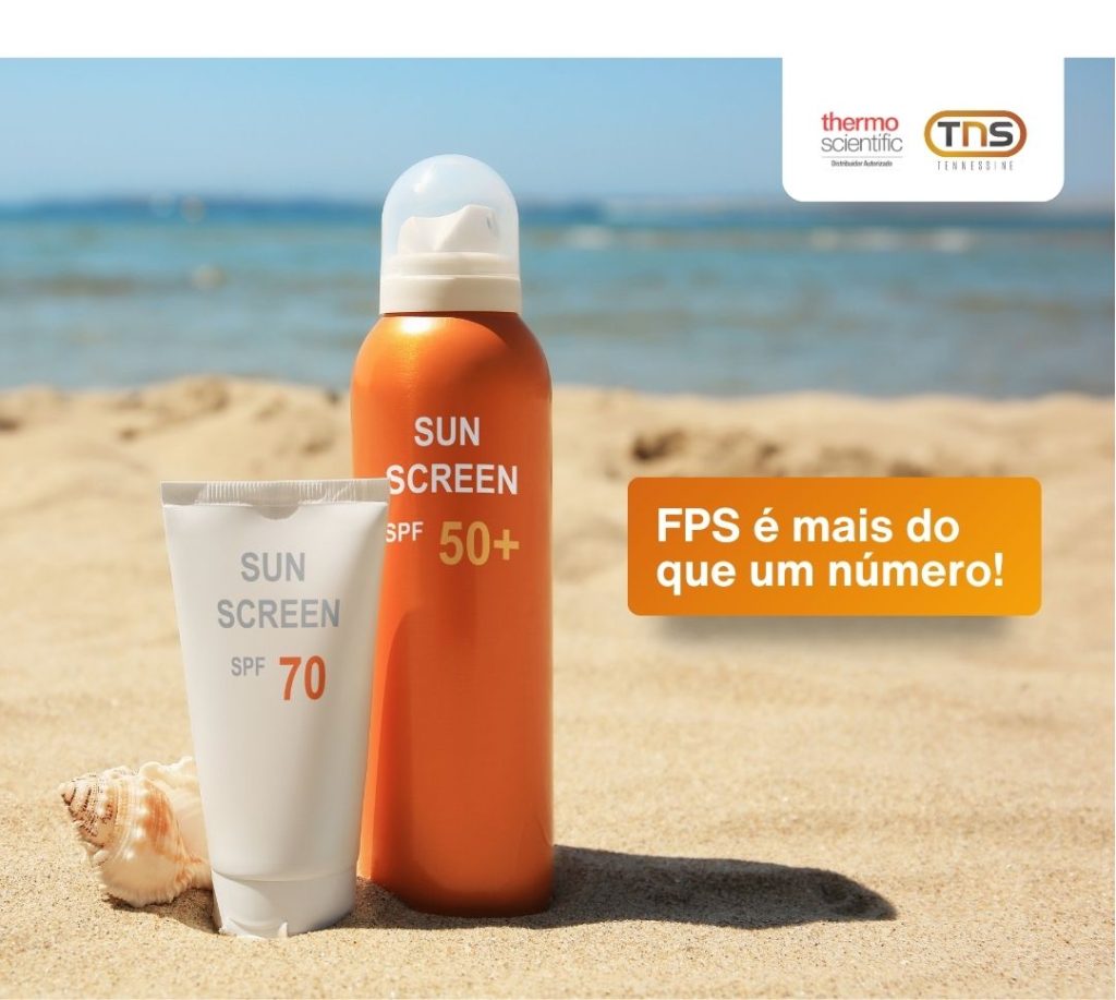 Como a espectrofotometria UV-Vis é aplicada na avaliação do FPS e da proteção solar?